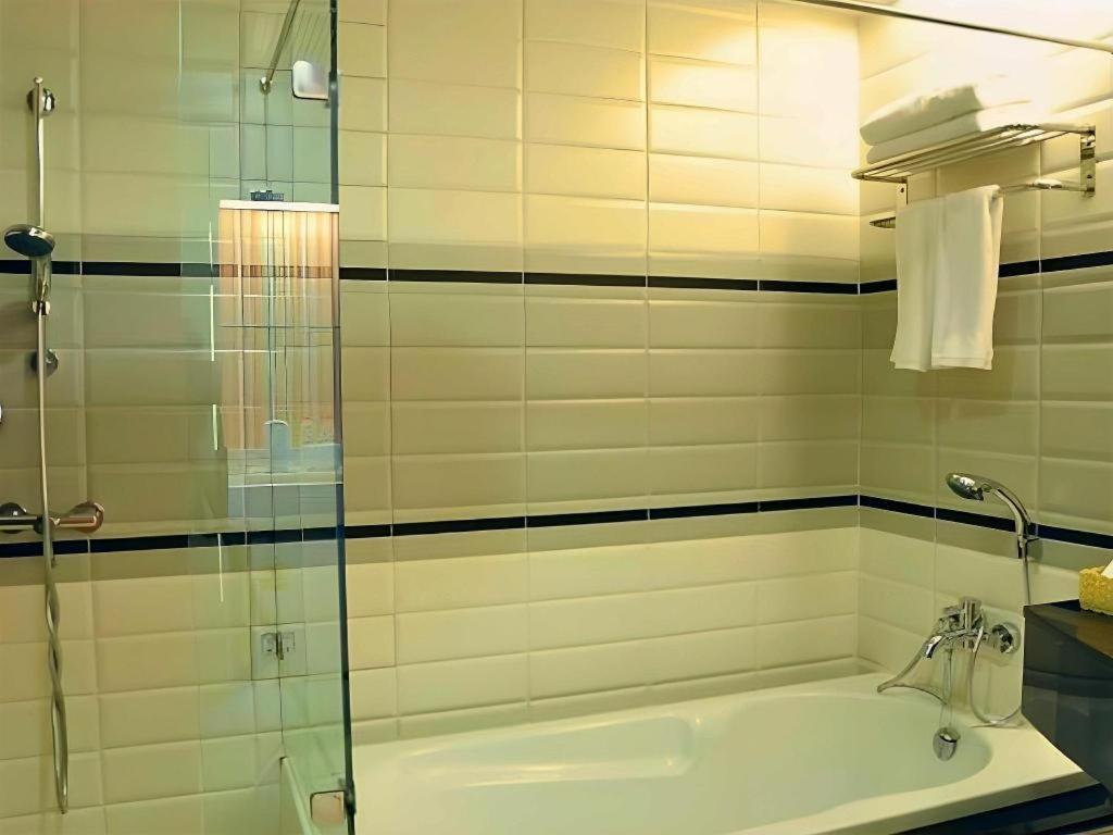 Thamrongin Hotel 3*